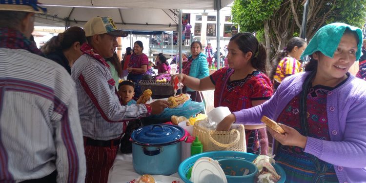 Feria del Agricultor una puerta del comercio justo en Huehuetenango