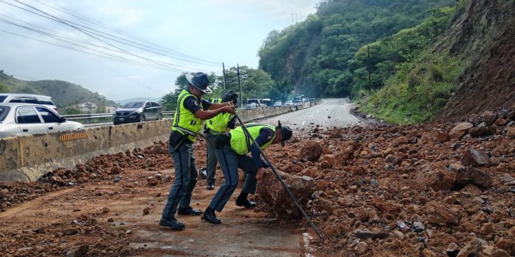 Más de 120 emergencias en carreteras son atendidas durante la temporada de lluvias
