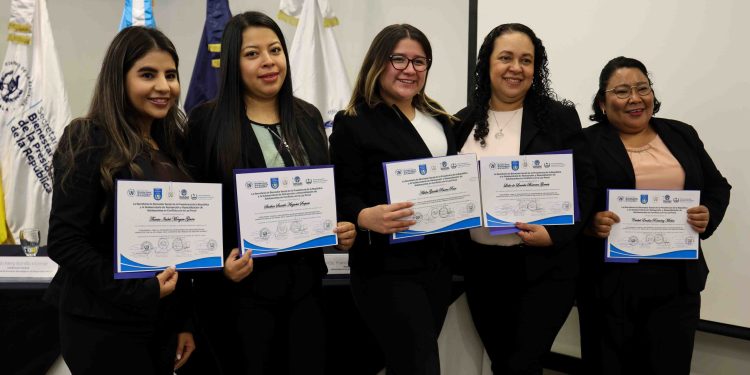 30 profesionales concluyen diplomado especializado para el tratamiento de adolescentes en conflicto con la Ley Penal