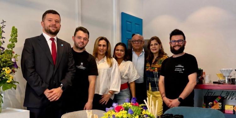 Embajada de Guatemala promueve café y textiles en Colombia