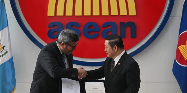 Embajador de Guatemala en Indonesia se acredita ante la ASEAN