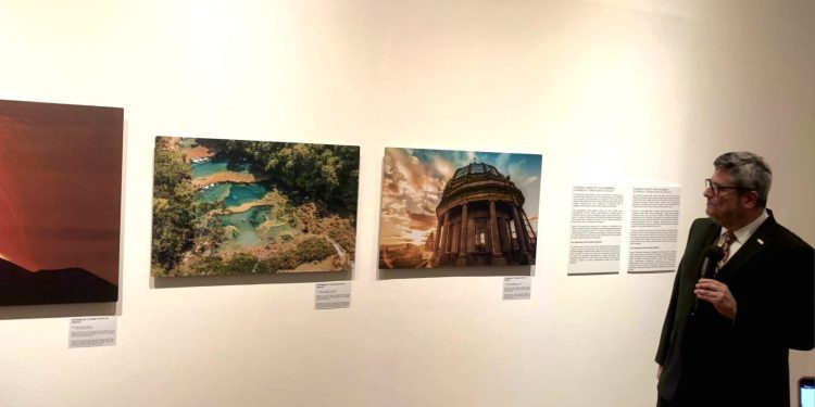 Guatemala destaca su diversidad cultural en exposición fotográfica en Indonesia