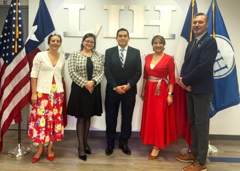 Misión consular de Guatemala en Houston participa en actividad escolar sobre la herencia hispana