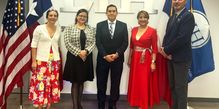 Misión consular de Guatemala en Houston participa en actividad escolar sobre la herencia hispana