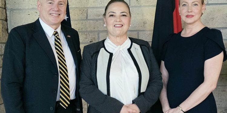 Cónsul de Guatemala en Houston asiste a la conmemoración del Día de la Unidad Alemana