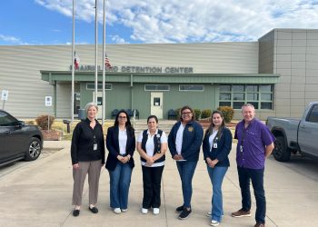 Consulado de Guatemala en Dallas realiza visita de protección al Centro de Detención de Prairieland