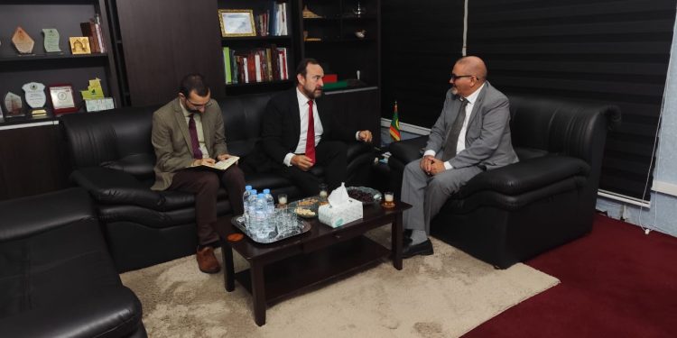 Embajador de Guatemala se reúne con su homólogo de Mauritania en Marruecos