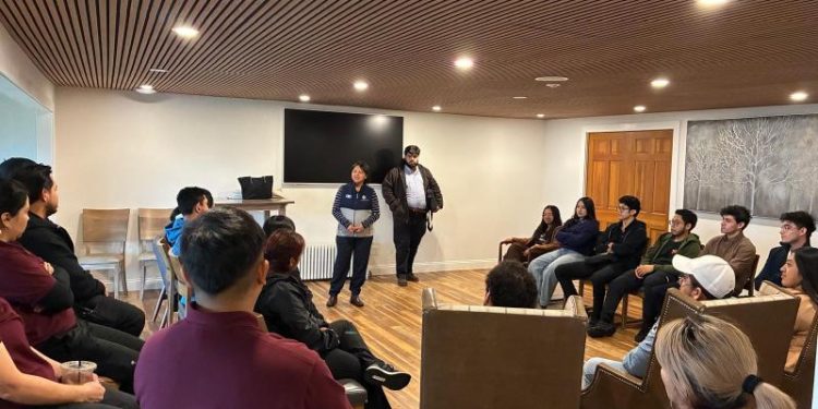 Misión consular visita a 22 trabajadores temporales guatemaltecos en Vermont