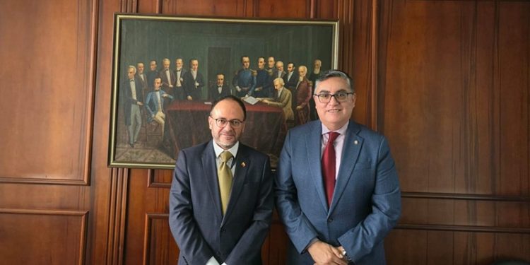 Embajador guatemalteco se reúne con autoridades de la Cancillería ecuatoriana