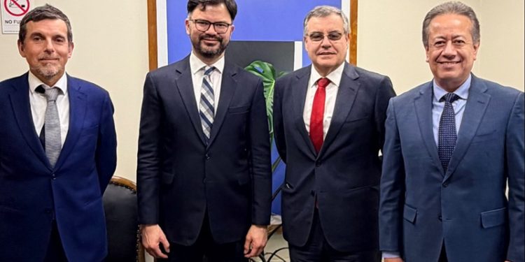 Embajada de Guatemala aborda asuntos bilaterales y multilaterales con la Cancillería chilena