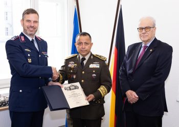 Embajador de Guatemala acude a acreditación de agregado de Defensa en Alemania