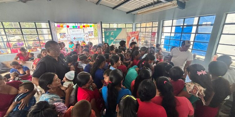 Mano a Mano acerca servicios integrales de salud a comunidades de Camotán