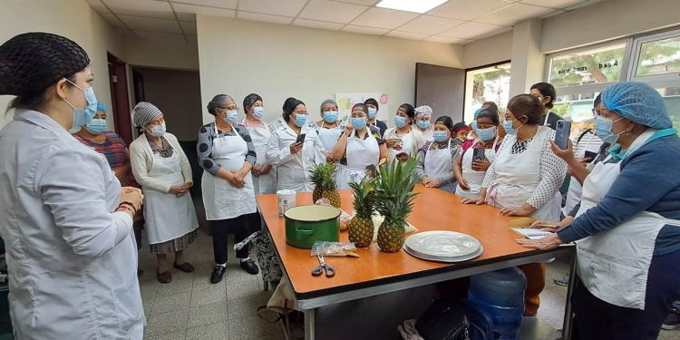 Impulsan desarrollo comunitario con taller de buenas prácticas de manufactura