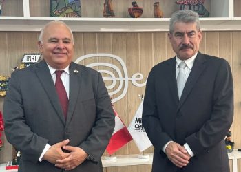 Embajador de Guatemala se reúne con el ministro de Comercio Exterior y Turismo de Perú