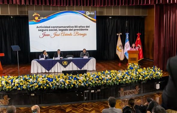 Ministra de Trabajo participa en actividad conmemorativa 80 años del Seguro Social