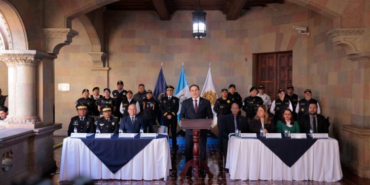 Ministro de Gobernación Marco Villeda llama a nuevos mandos de PNC a fortalecer investigación e inteligencia