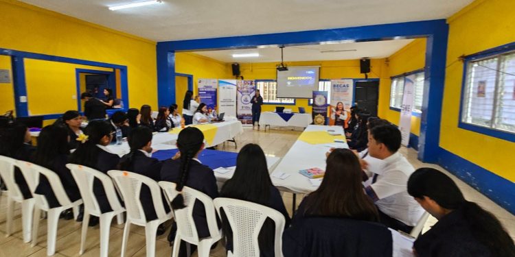 Mintrab brinda orientación laboral a jóvenes