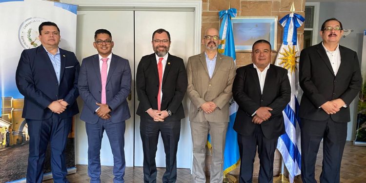 Guatemala y Uruguay fortalecen la cooperación forestal