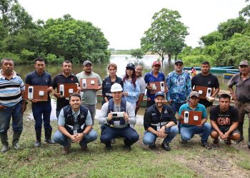 Pescadores de Petén reciben dispositivos de monitoreo satelital para sus faenas