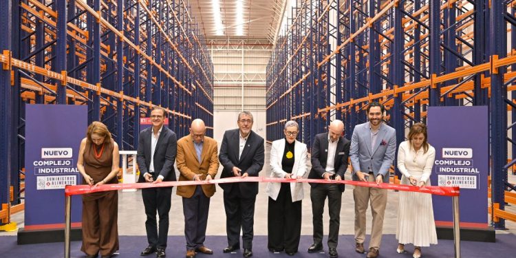 Presidente participa en inauguración de complejo industrial de Suministros & Alimentos