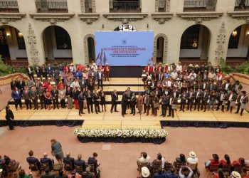 Bernardo Arévalo pide disculpas públicas y señala la criminalización de defensores de la democracia