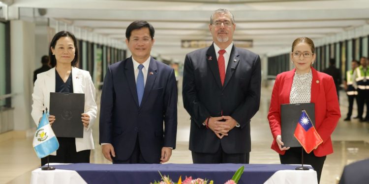 Presidente Bernardo Arévalo participa en inauguración del nuevo centro de monitoreo, operaciones de emergencia y control del AILA
