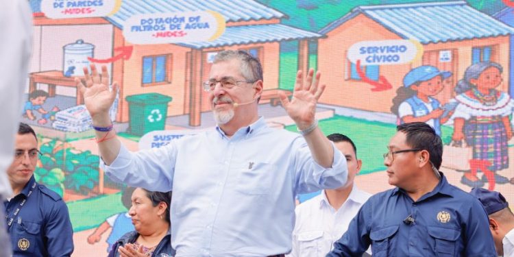 Presidente Bernardo Arévalo destaca avances contra la pobreza durante declaratoria del área “ch’orti’” como libre de pisos de tierra