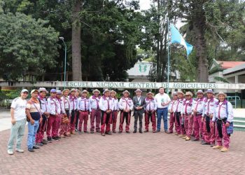 Promueven lazos de cooperación técnica entre la ENCA y productores de Huehuetenango