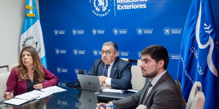 Vicecanciller Escobedo preside reunión sobre avances en la Conferencia Regional sobre Migración