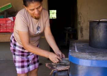 Reina Vásquez transforma su hogar y la salud de su familia en San Jacinto gracias a la Estrategia Intersectorial Mano a Mano