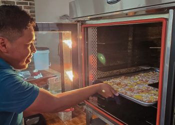 Jóvenes de Quédate ponen manos a la masa