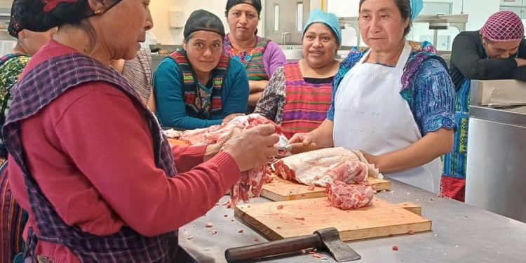 Concluyen con éxito cursos de capacitación técnica para el empleo en Totonicapán
