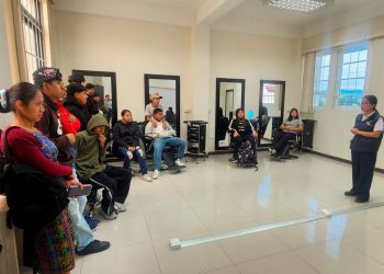 Vacunan contra el sarampión a 149 estudiantes del Centro de Formación Quédate Joyabaj
