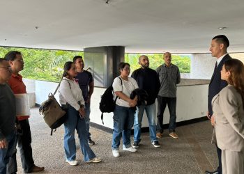 MINEX brinda 187 servicios consulares a guatemaltecos en Venezuela durante jornada humanitaria de documentación
