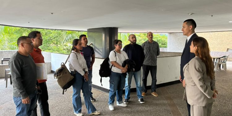 MINEX brinda 187 servicios consulares a guatemaltecos en Venezuela durante jornada humanitaria de documentación