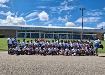 Estudiantes de primaria conocen el funcionamiento del Aeropuerto Internacional Mundo Maya