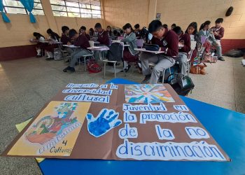 Estudiantes reafirman su identidad Maya K’iche’ en jornada sobre autoidentificación