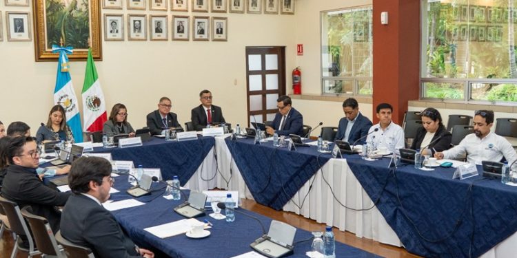 Guatemala y México abordan asuntos de infraestructura y colaboración en cruces fronterizos