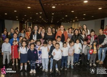 SOSEP ENTREGA LENTES A NIÑOS DEL PROGRAMA HOGARES COMUNITARIOS