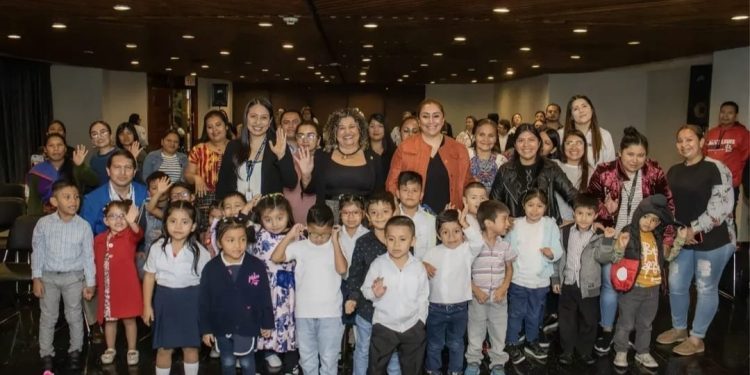 SOSEP ENTREGA LENTES A NIÑOS DEL PROGRAMA HOGARES COMUNITARIOS