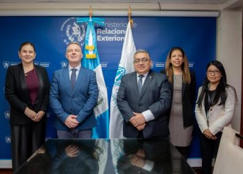 Vicecanciller Escobedo se reúne con representante del ACNUR en Guatemala
