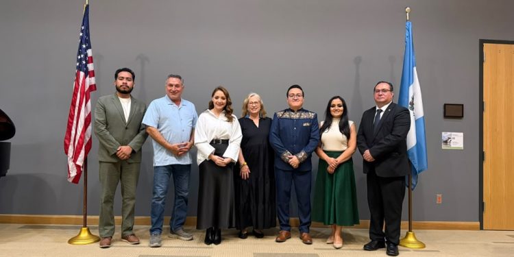 Consulado de Guatemala en McAllen apoya concierto del barítono Ricardo Morales en festival del libro de Texas