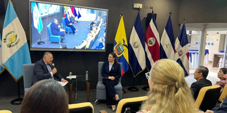 Conversatorio en Costa Rica rinde homenaje a maestro guatemalteco de la música coral