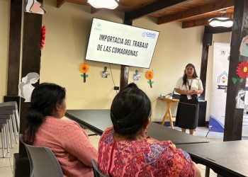 Conversatorio visibiliza el papel de las comadronas en Nahualá, Sololá