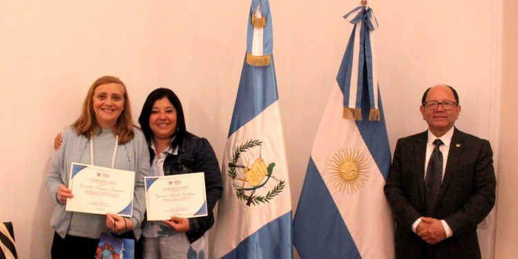 Misión diplomática acerca las letras guatemaltecas al público argentino