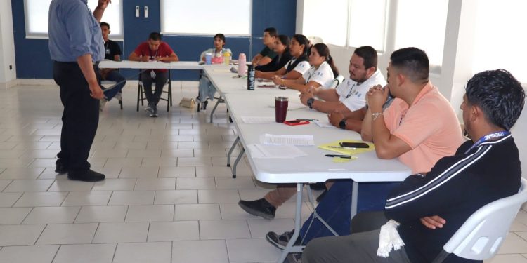 Agentes aeroportuarios del AIMM fortalecen sus habilidades con capacitación especializada