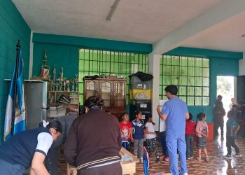 ¡De casa en casa, la vacunación contra el sarampión protege a las familias de Sololá!