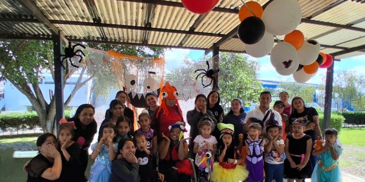 Academia de Danza del Parque Erick Barrondo festejó con disfraces el festival de Halloween