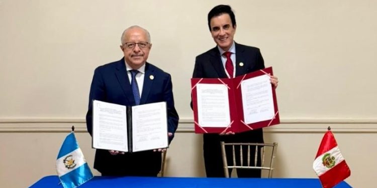 Guatemala y Perú formalizan cooperación en asuntos consulares y migratorios