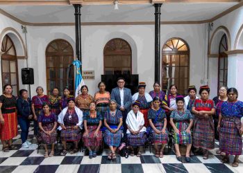 Mujeres Achi recorren el Museo Nacional de Historia para avanzar en la creación de un espacio de memoria histórica